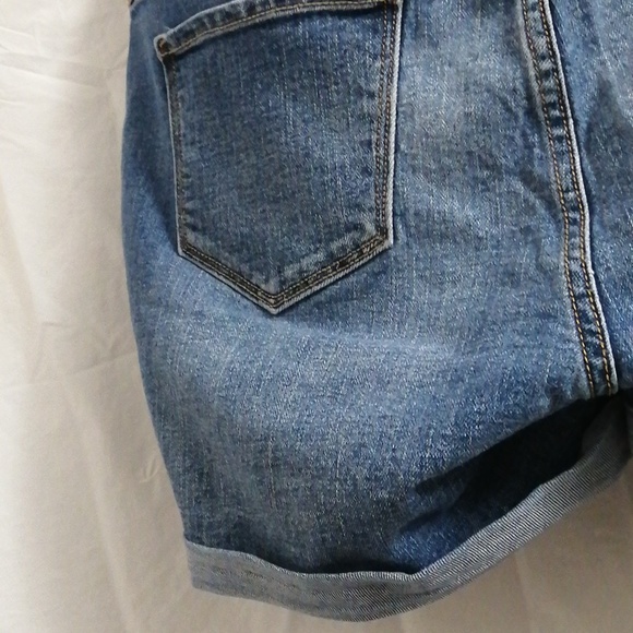 OLD NAVY MATERNITY JEANS SHORTS - Picture 5 of 6